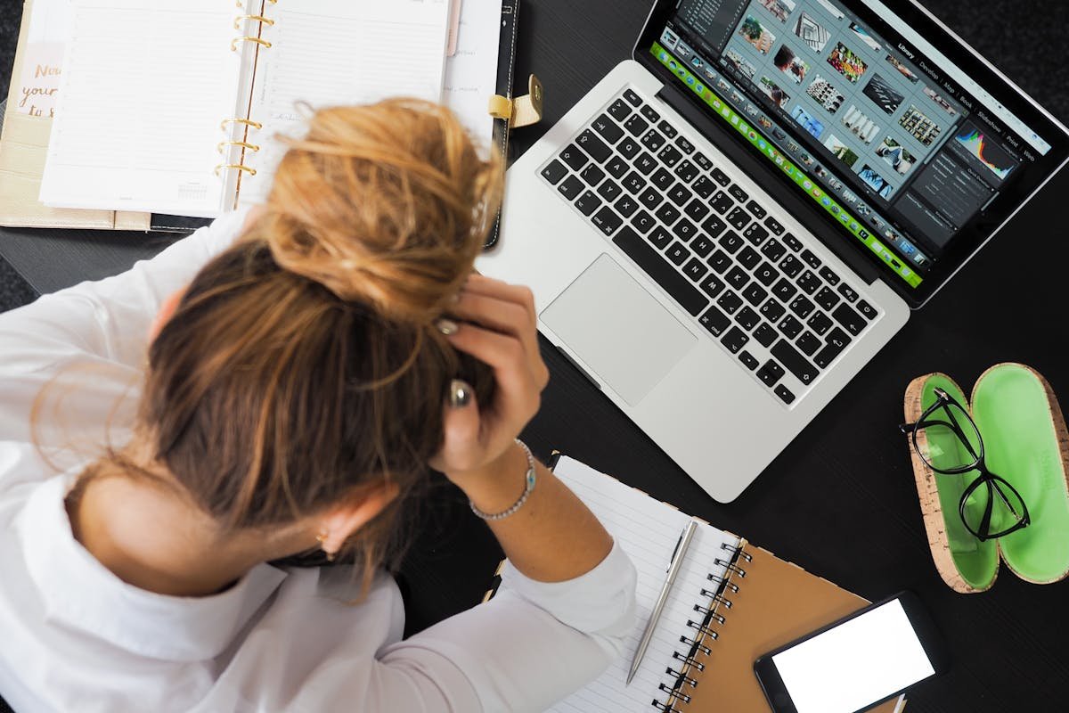 Anxiety at work? Know 5 signs and how to treat them